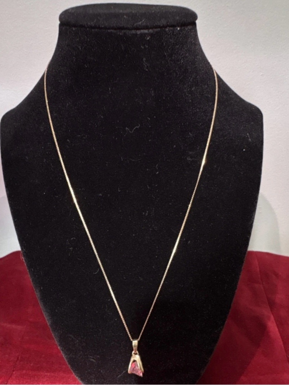 14k Gold Pendant Necklace with Pink Stone 6g